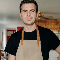 Chef priv, Homme toutes mains