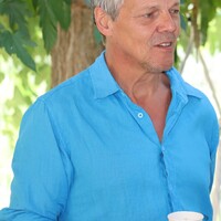 Rgisseur, Homme toutes mains