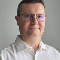 Gardien, Homme toutes mains